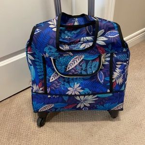 Rolling carry on bag